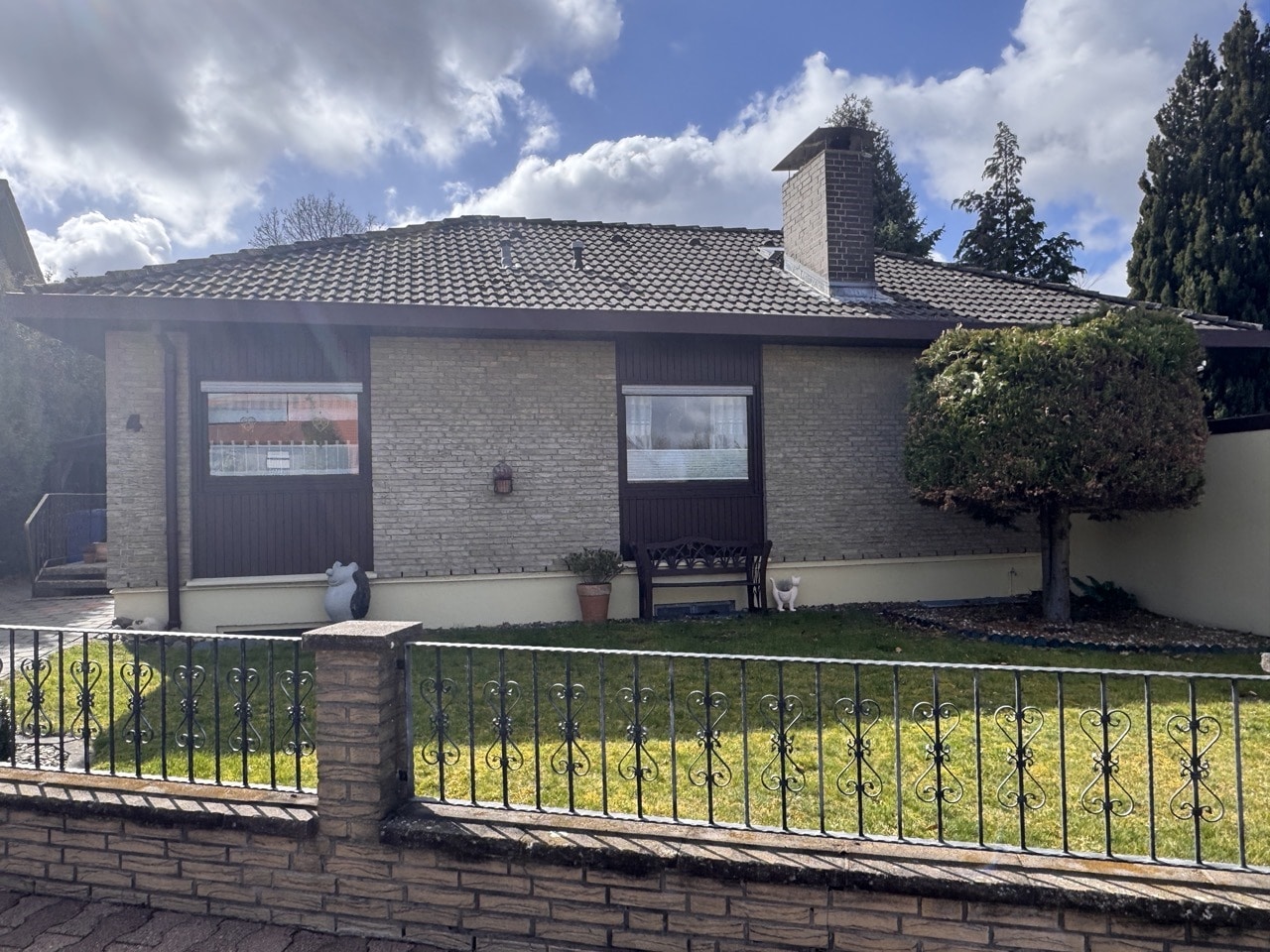 Ansicht Straßenseite)