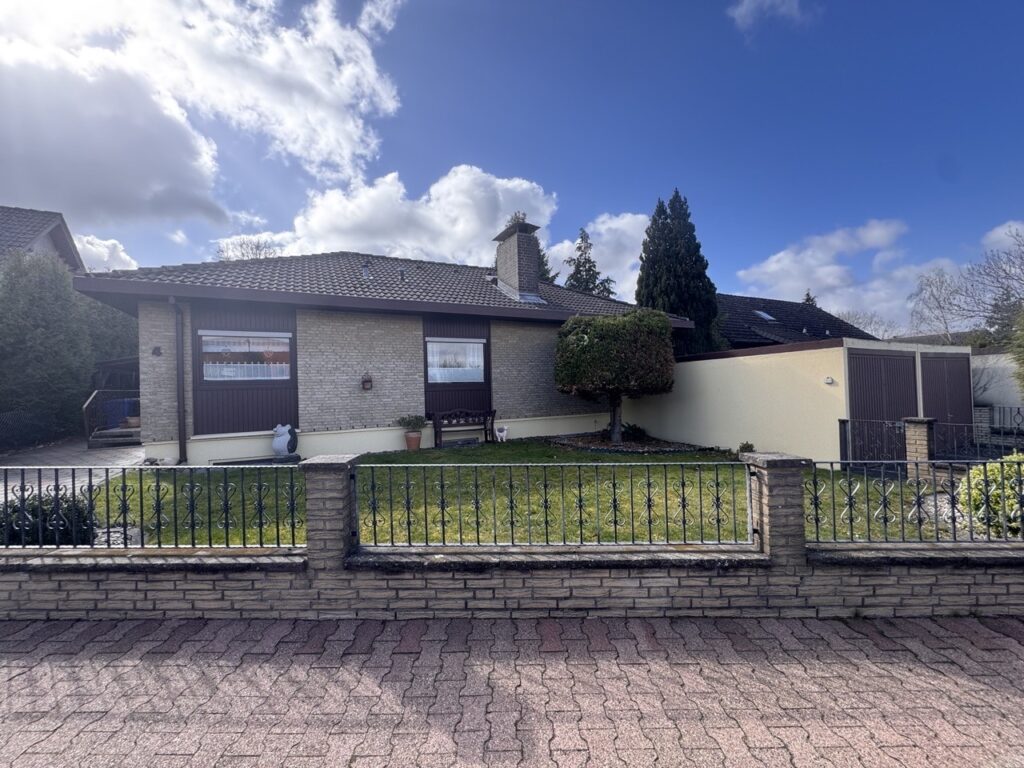 Außensicht Straßenseite