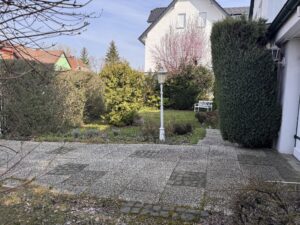 Gartenansicht Eingangsbereich