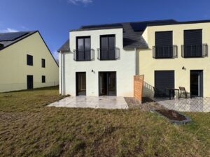 Außenansicht mit Terrasse