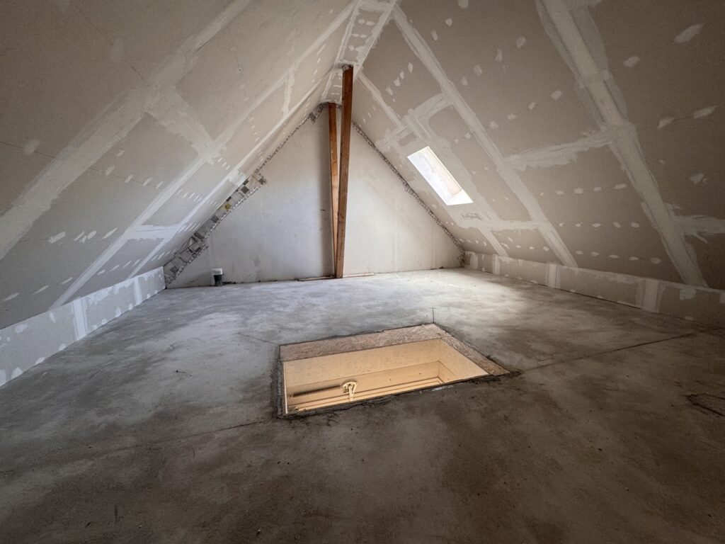 Ausbaubarer Dachboden