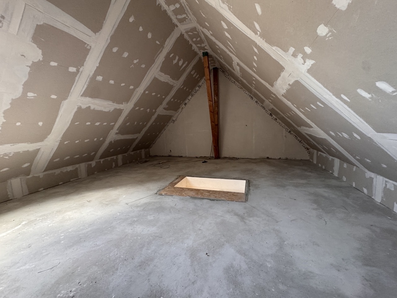 Ausbaubarer Dachboden