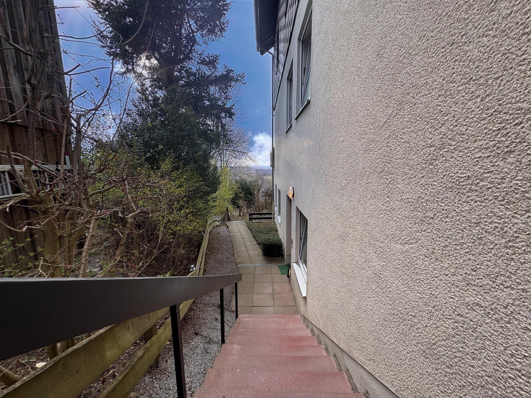 Treppe zum Eingangsbereich