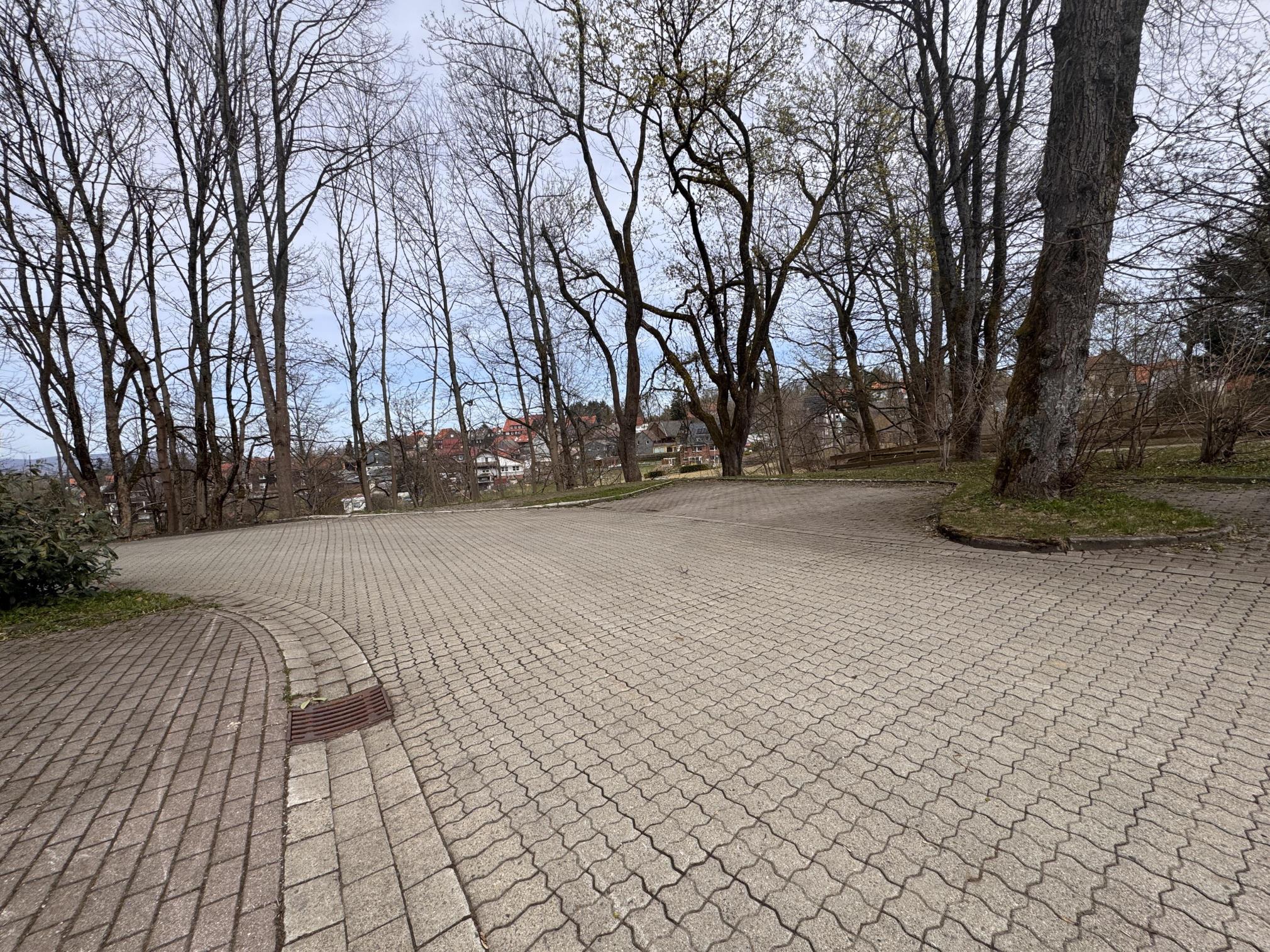 Öffentliche Parkplätze am Haus