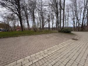 Öffentliche Parkplätze am Haus