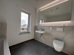 Bad mit Badewanne und Dusche Obergeschoss