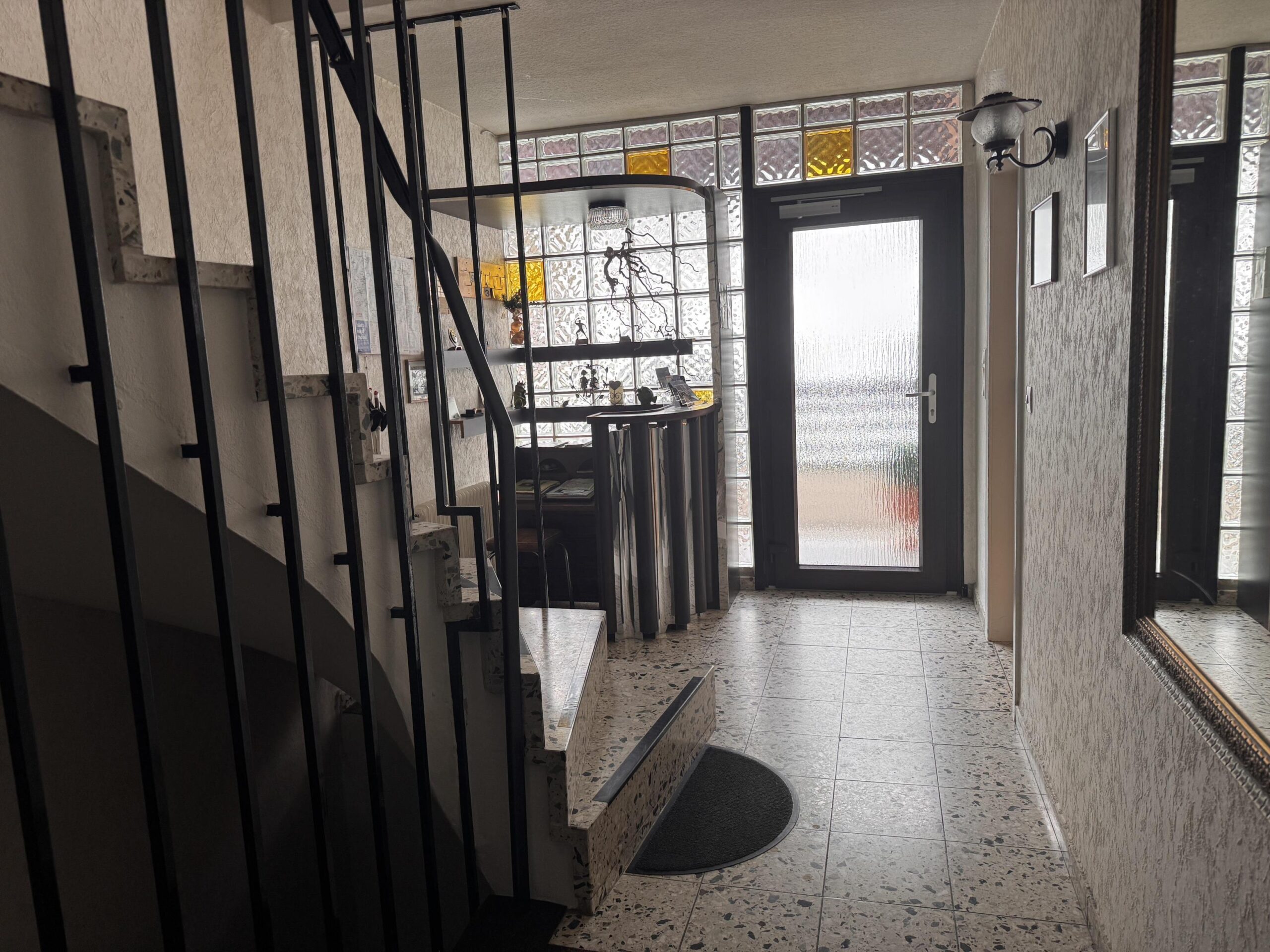 Eingangsbereich mit Rezeption