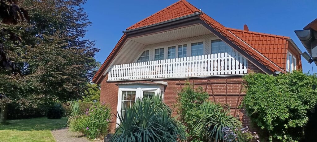 Ansicht Haus mit Balkon