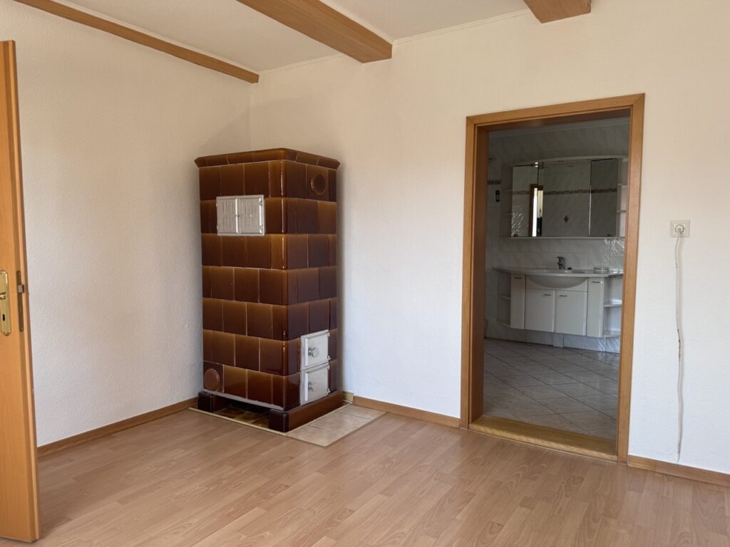 Esszimmer mit Kachelofen Erdgeschoss
