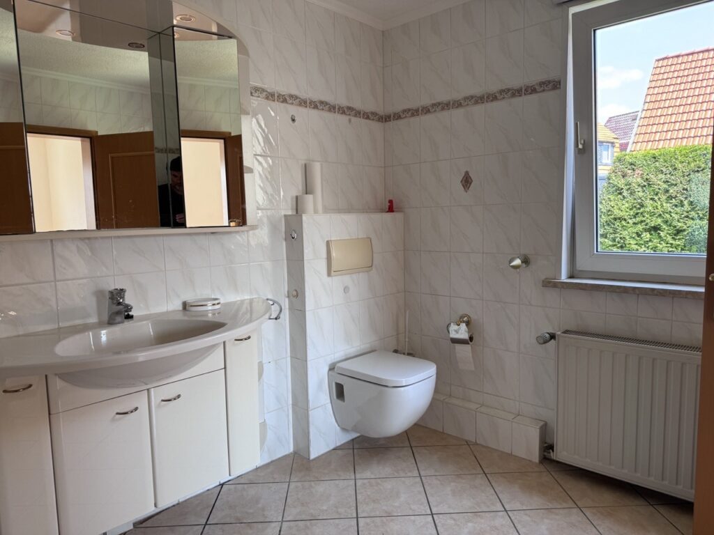 Duschbad mit Fenster Erdgeschoss