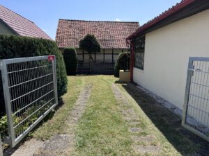 Einfahrt 2 PKW Stellplätze