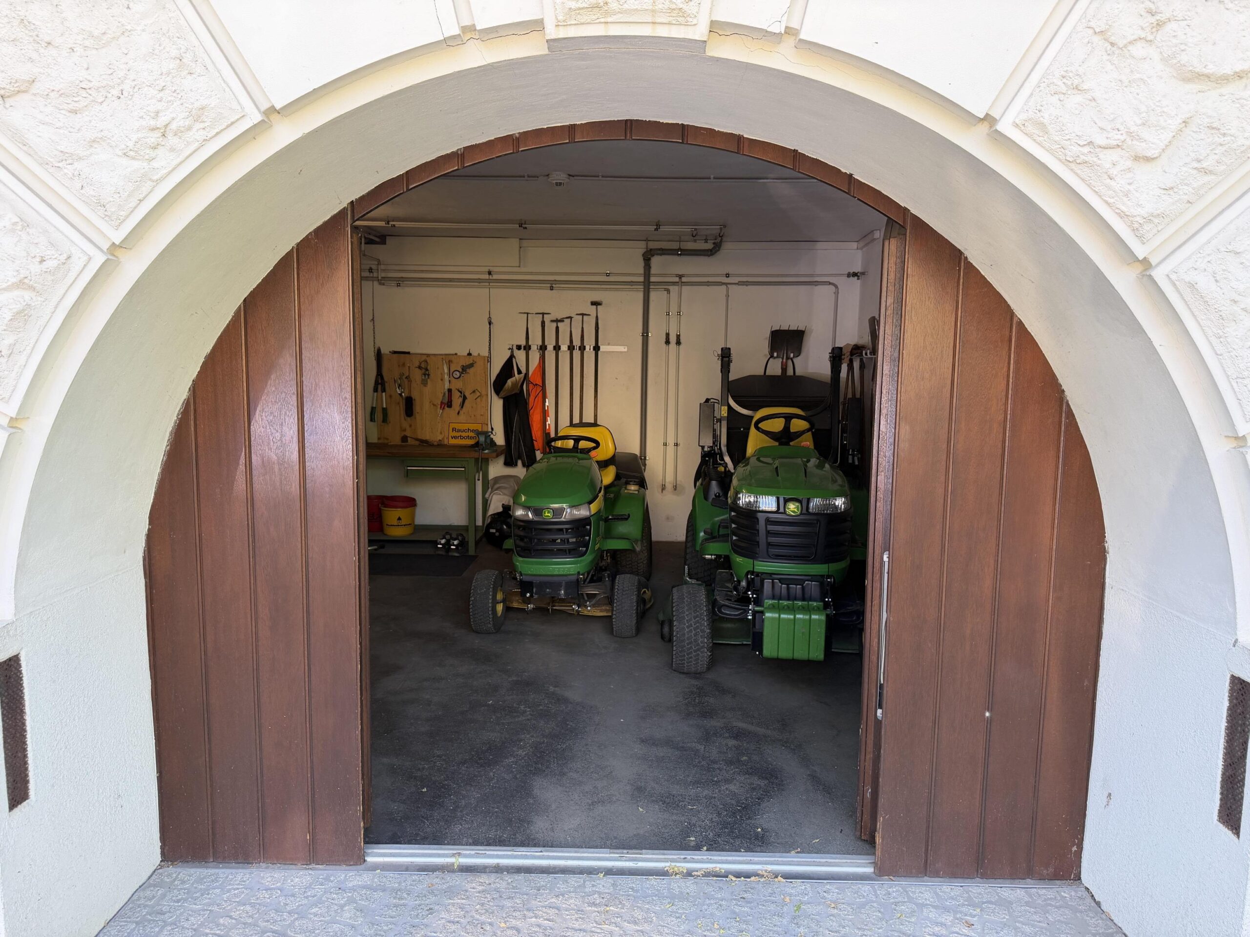 Garage 1