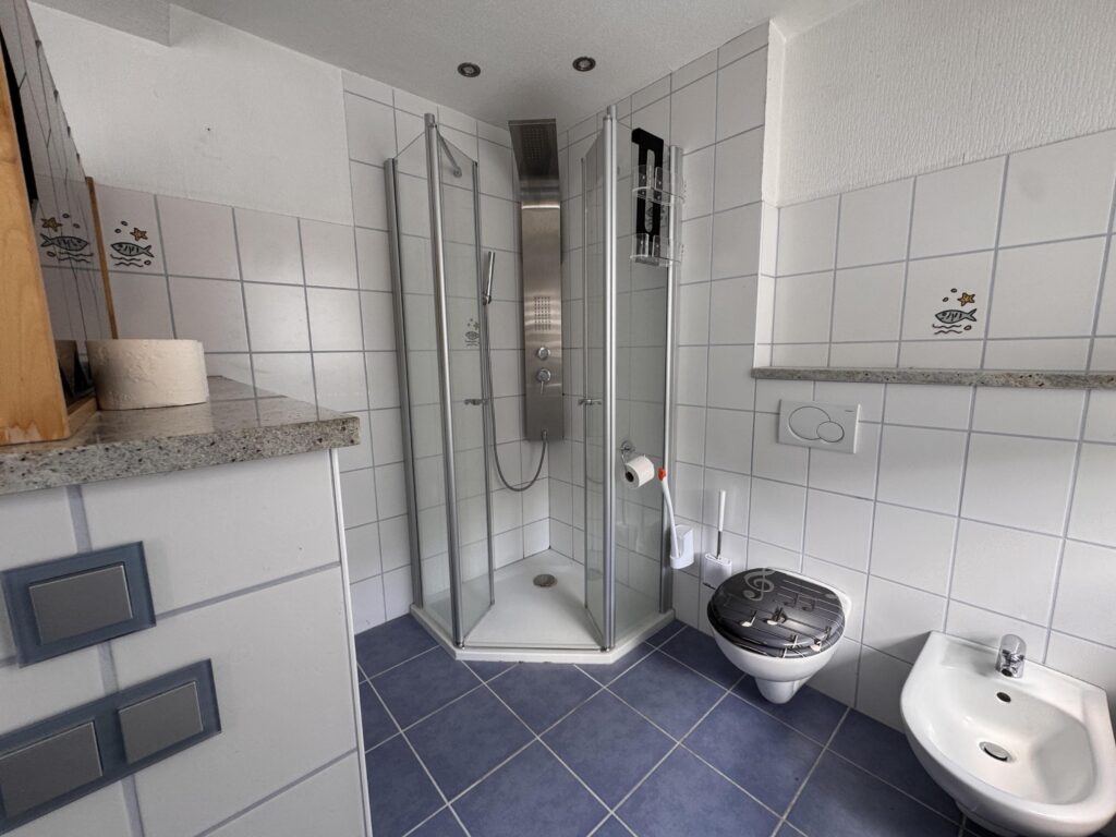 Dusche Erdgeschoss