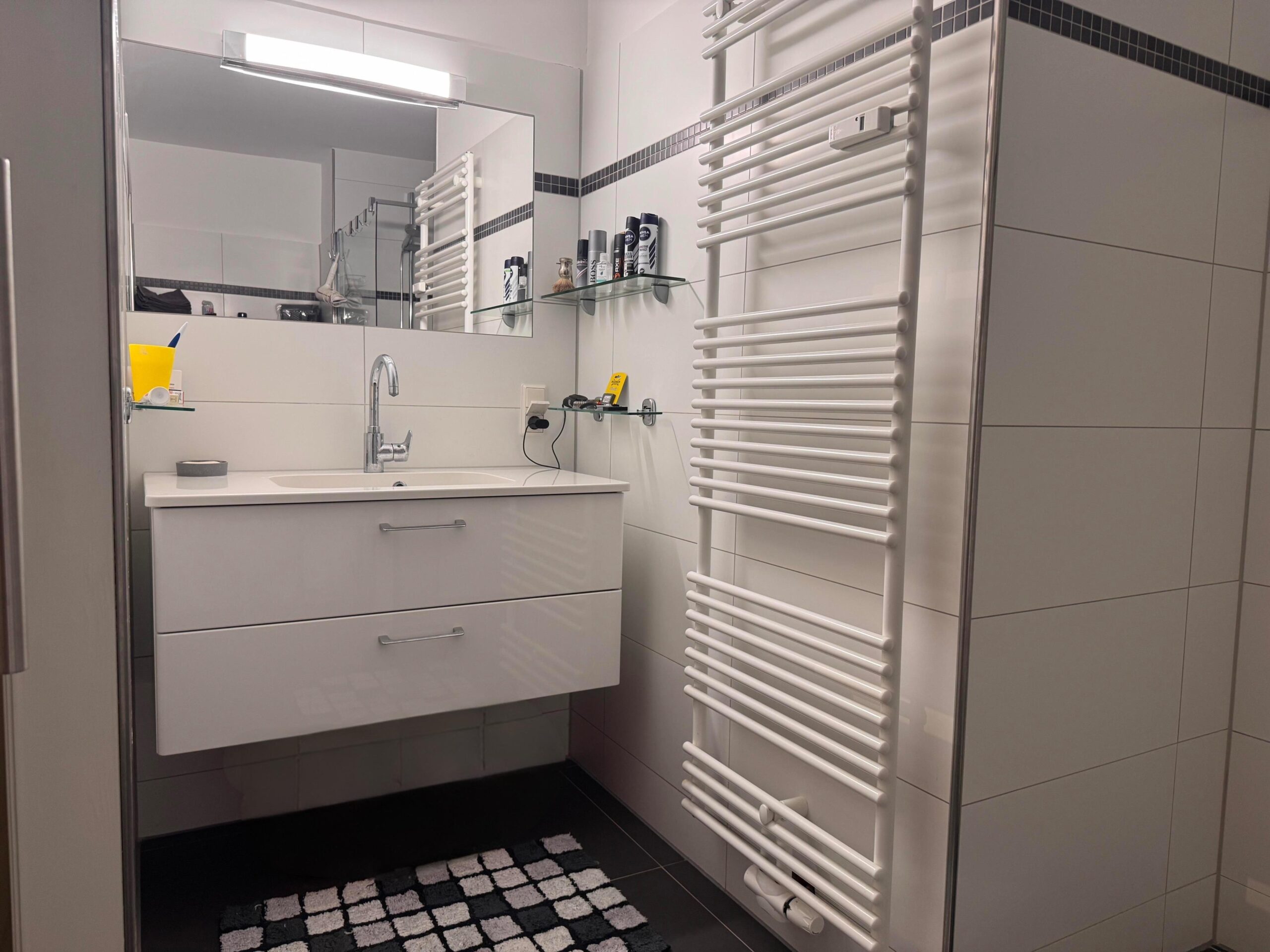 Badezimmer mit Dusche