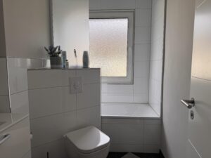 Bad mit Badewanne und WC