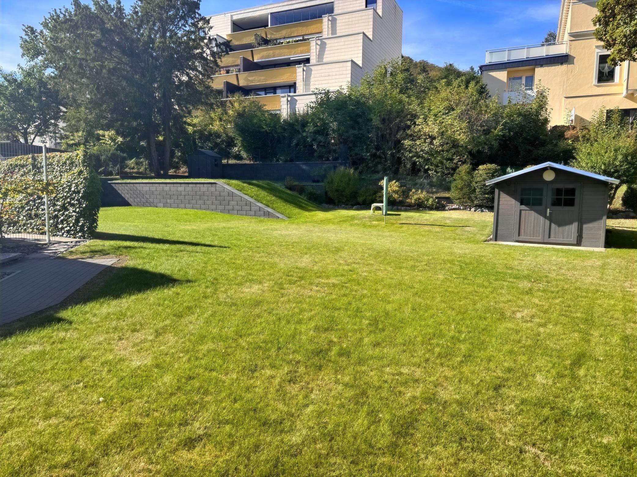 Garten mit Gerätehaus