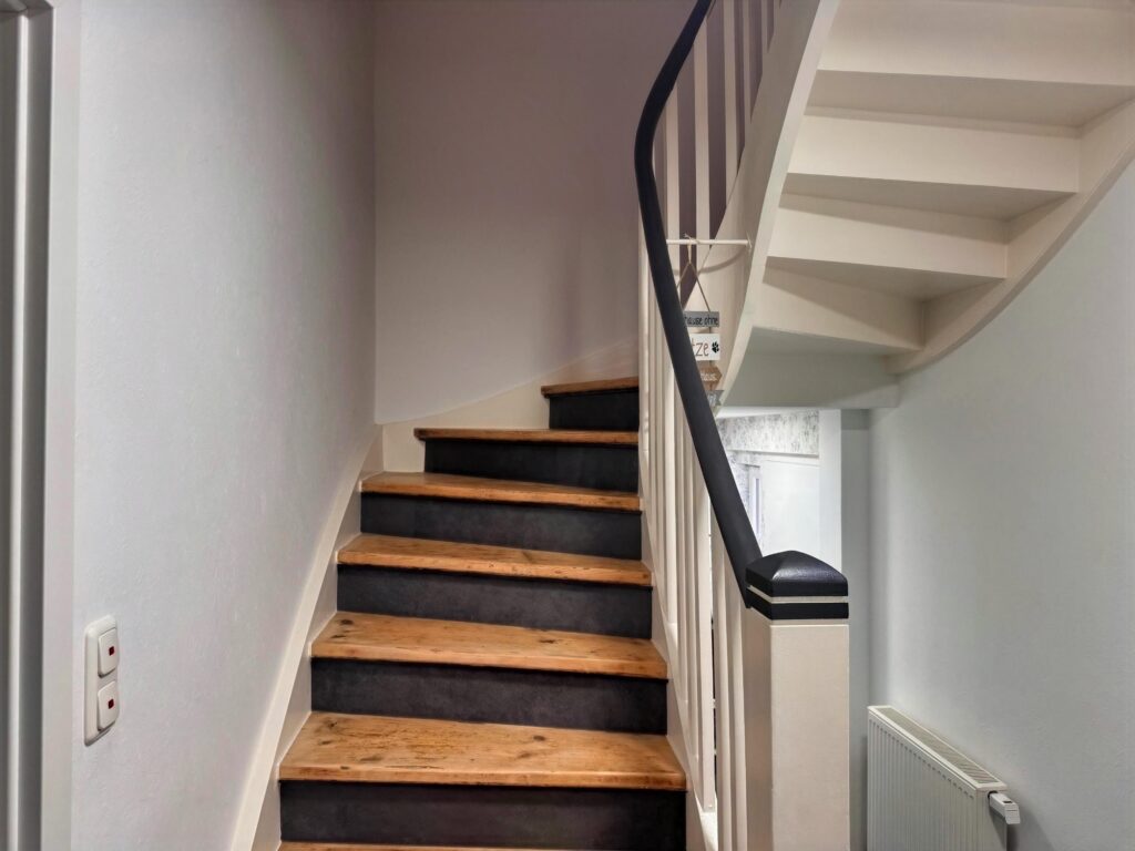 Treppenaufgang zum Obergeschoss Haus