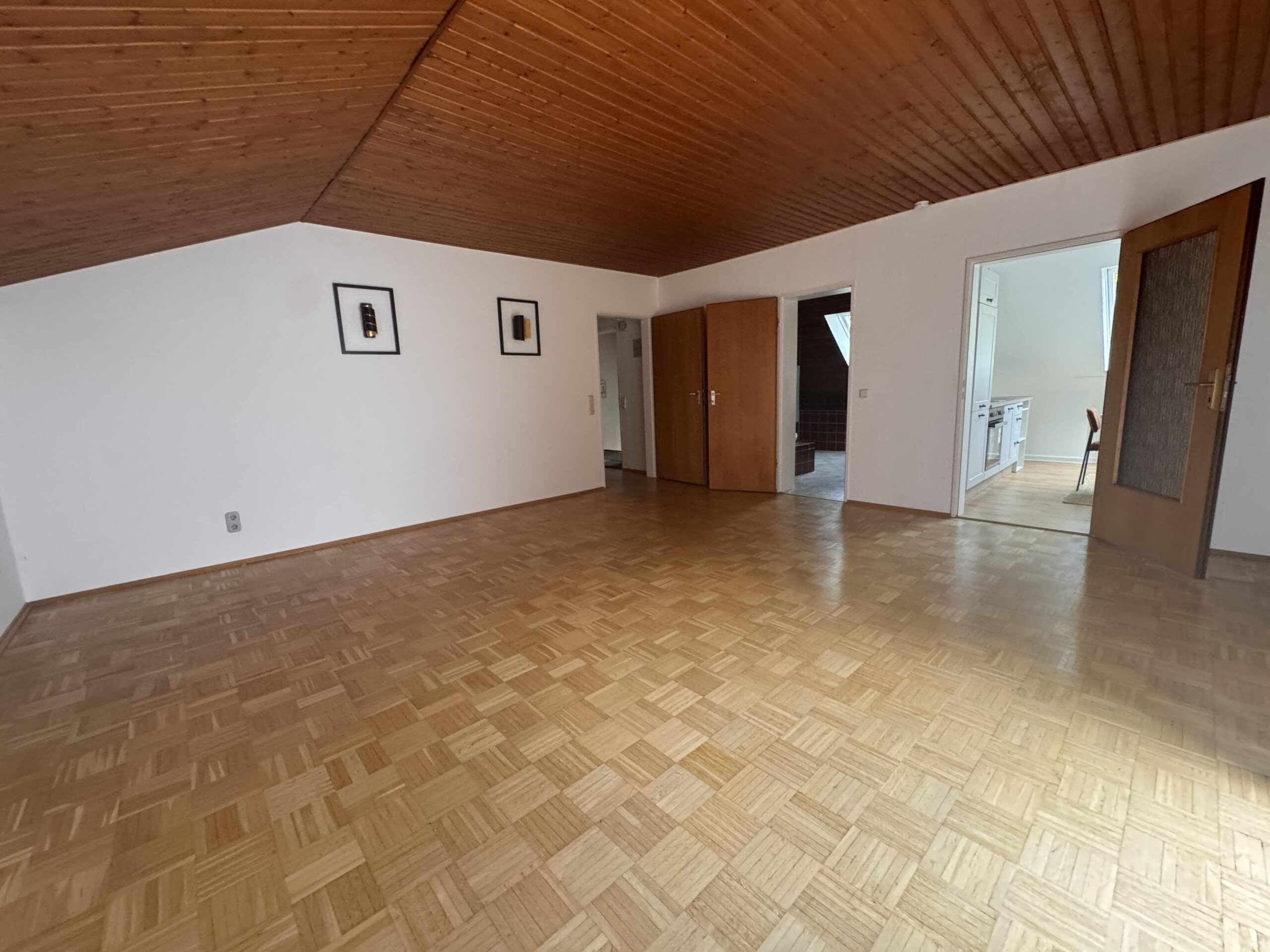 1.DG Wohnung Wohnzimmer