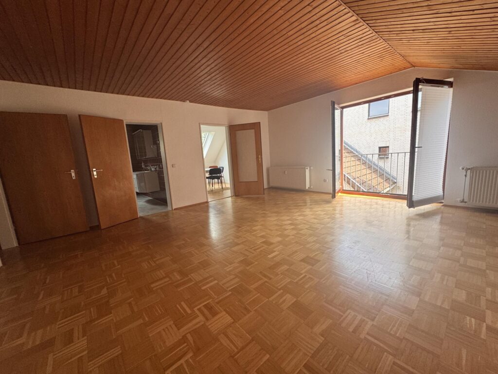 1.DG Wohnung Wohnzimmer